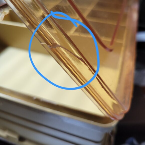 “Magnum by Plano,” double sided, vintage plastic tackle box - Picture 5 of 5